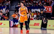 开云体育-王哲林带伤出战29分15篮板，上海男篮夺CBA总冠军|总决赛|夺冠|热身_新浪体育_新浪新闻